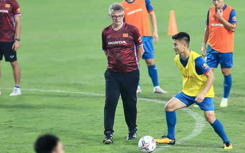 Dàn sao của ông Park Hang Seo 'mất giá' dưới thời HLV Troussier