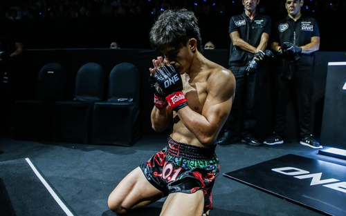 Nguyễn Trần Duy Nhất lật kèo để thắng nghẹt thở, đoạt đai vô địch và hàng trăm triệu tiền thưởng vào ngày cuối năm