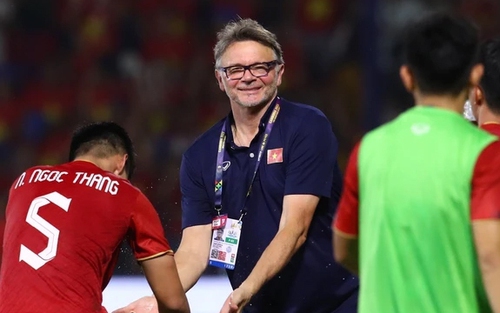 Asian Cup: Khi ông Troussier là ngôi sao duy nhất