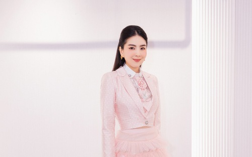 Mai Ngọc làm MC cho show thời trang của NTK Hà Duy