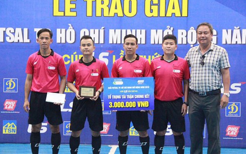 Trọng tài bị cầu thủ phong trào đấm gãy xương hàm làm đơn tố giác