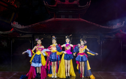 NTK Phạm Trần Thu Hằng giới thiệu show diễn kết hợp thời trang và nghệ thuật múa rối