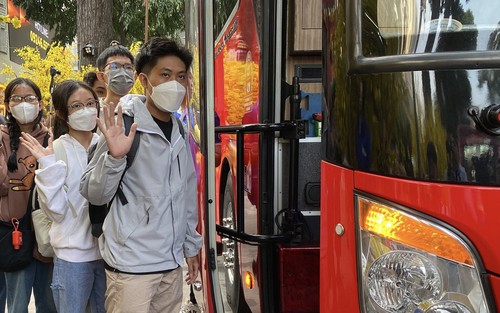 Chuyến xe đưa hơn 2.000 sinh viên, người lao động khó khăn về quê đón Tết