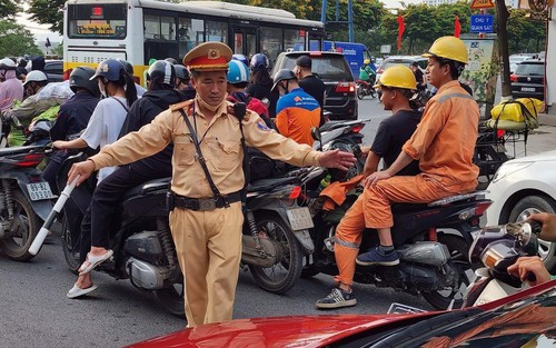 Năm 2024, Hà Nội sẽ giải quyết từ 8-10 điểm đen ùn tắc giao thông