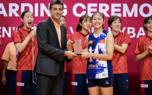 Tin nóng thể thao sáng 3/10: LP Bank Ninh Bình giữ chân ngoại binh 'khủng', Bích Tuyền được tiếp lửa tại giải thế giới