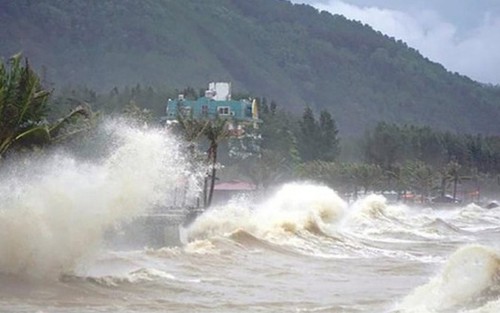 Thời tiết ngày 25/10: Bão Trà Mi di chuyển chậm, cường độ suy yếu