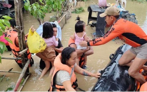 Philippines: Nhiều người mắc kẹt trong nước lũ do bão Trami - Số nạn nhân thiệt mạng tăng lên ít nhất 40 người
