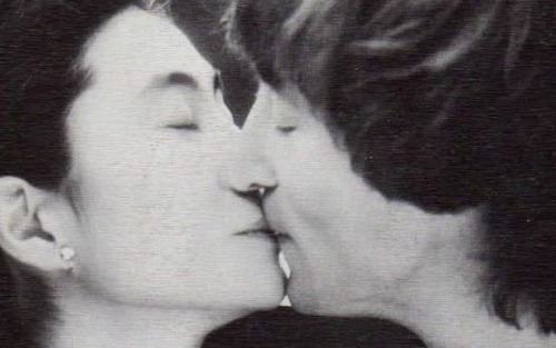Ca khúc "(Just Like) Starting Over" của John Lennon: Cuộc sống thật quý giá khi được ở bên nhau