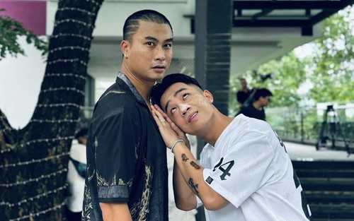 Loạt ảnh hậu trường khác xa không khí căng thẳng trong phim 'Độc đạo'