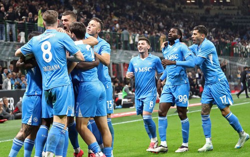 Người cũ của MU ghi bàn đẳng cấp, giúp Napoli thắng liên tiếp và dẫn đầu BXH Serie A