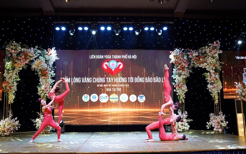 Festival Yoga Thu Hà Nội hướng về đồng bào vùng bão lũ