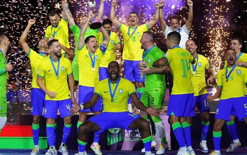 Hạ kình địch Argentina ở chung kết, Brazil vô địch futsal World Cup, thống trị hàng loạt giải thưởng