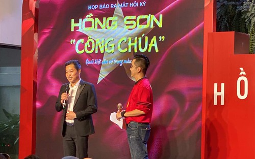 Anh trai vượt ngàn chông gai, cựu danh thủ Hồng Sơn gây 'sốt' trong tự truyện vừa ra mắt