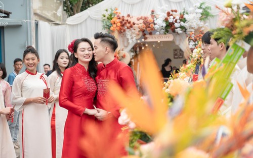 Cây chuyền hai tài sắc vẹn toàn của bóng chuyền Việt Nam đẹp rạng rỡ trong ngày ăn hỏi