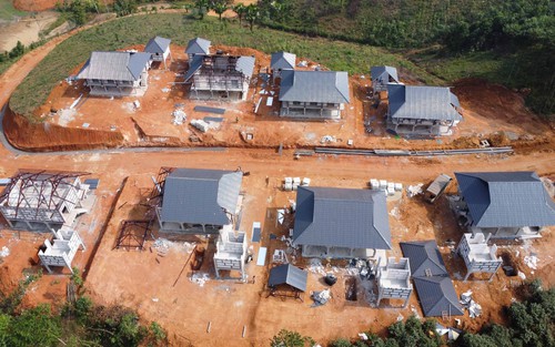 Tiếp tục sạt lở gần Làng Nủ cũ