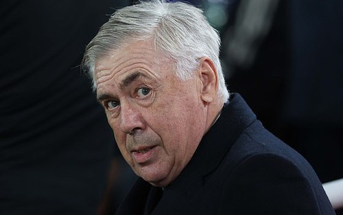 Carlo Ancelotti bị 'sếp' Real Madrid triệu tập họp khẩn