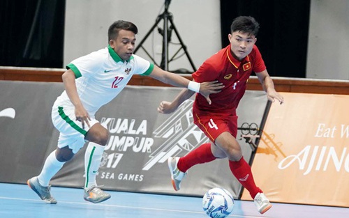 ĐT Việt Nam thắng ngược Indonesia 4 bàn dù trọng tài gây tranh cãi cho đội bạn 2 quả phạt đền trong hiệp 1