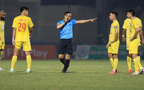 Tái lập ‘chuyện lạ’, VAR phủ sóng toàn bộ 7 trận của vòng 7 V-League