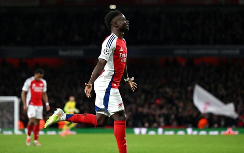 Saka đã vươn lên tầm cao mới ở Arsenal