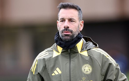 Ruud van Nistelrooy lần đầu lên tiếng về việc bị MU sa thải, thừa nhận vẫn cảm thấy bị 'tổn thương'