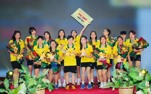 Tuyển thủ bóng chuyền Việt Nam đứng đầu 2 giải thế giới ở 1 thông số, được HLV Tuấn Kiệt và siêu sao Nam Mỹ khen ngợi