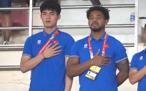 Nguyễn Xuân Son gây sốt khi hát Quốc ca ở trận ra quân của ĐT Việt Nam tại AFF Cup 2024