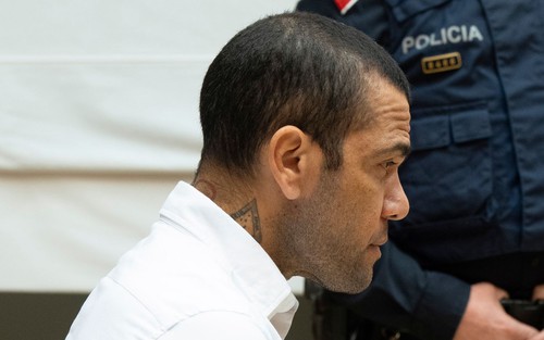 Dani Alves bị kết án 4 năm rưỡi tù vì tội tấn công tình dục