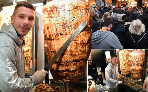Cựu sao Arsenal giàu to nhờ kinh doanh bánh mì kebab