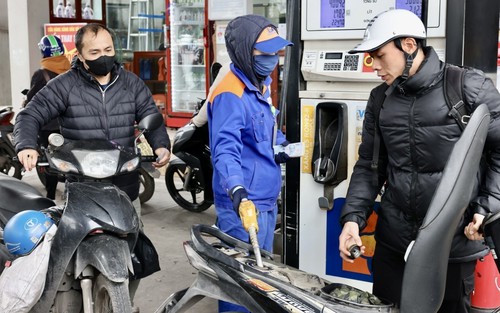Giá xăng tăng hơn 300 đồng/lít