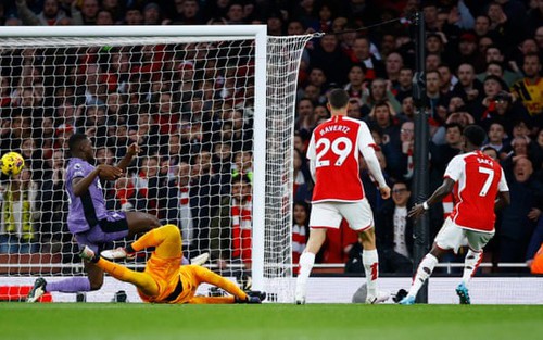 Hàng công bùng nổ, Arsenal đánh bại Liverpool trong trận cầu 4 bàn thắng