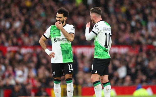 Liverpool bớt đi một chiếc cúp, càng tăng thêm hy vọng vinh quang