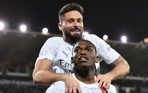 Rafael Leao nâng bước Milan
