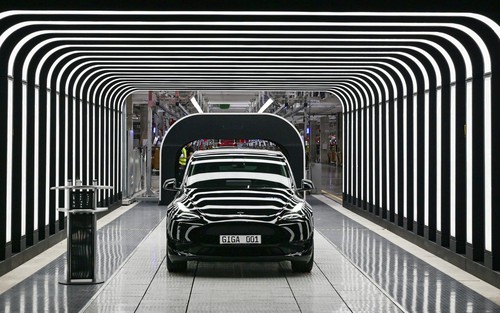 Tesla hạ giá bán xe điện tại Trung Quốc