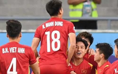 Sao trẻ U23 Việt Nam ghi bàn chớp nhoáng ở giây thứ 20, đi vào lịch sử giải châu Á và phá kỷ lục 15 năm của Công Vinh