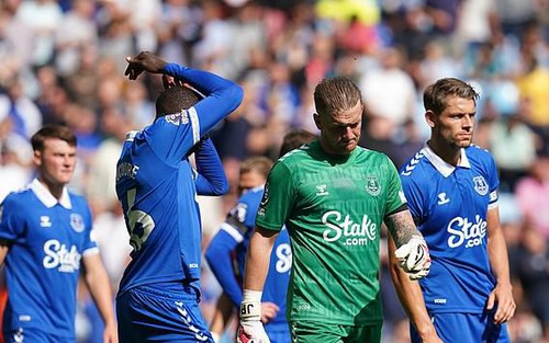 Everton tiếp tục bị trừ điểm, đối mặt nguy cơ xuống hạng lần đầu tiên trong lịch sử