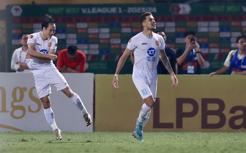 Đua vô địch V-League 2023-2024: 'Cờ' trong tay Nam Định