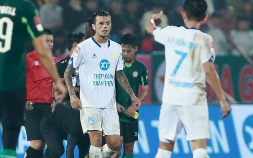 Bị Nam Định gạch tên ở giai đoạn 2 V-League, cựu trung vệ HAGL làm điều gây bất ngờ