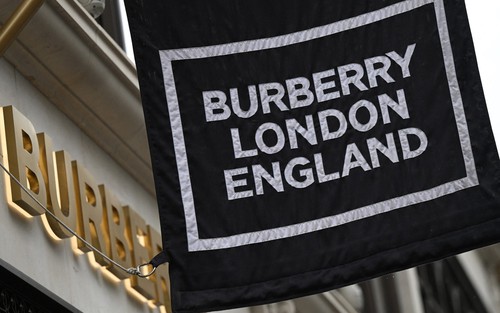 'Đại gia' hàng hiệu Burberry gặp khó do nhu cầu hàng xa xỉ giảm