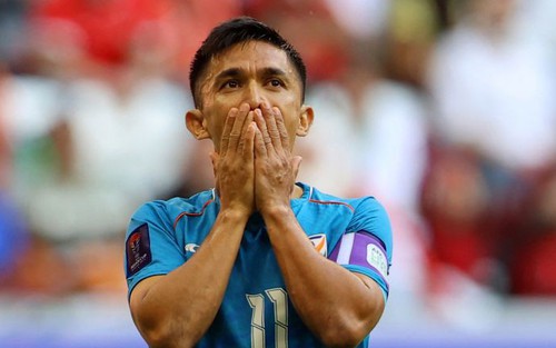 Chân sút châu Á ghi nhiều bàn nhất trong lịch sử từ giã ĐTQG, từng 'chung mâm' với Ronaldo và Messi