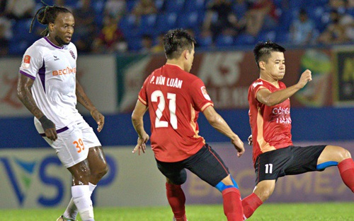 HLV Kim Sang Sik bất ngờ 'chấm' ngoại binh nhập tịch có tên thuần Việt nhất V-League