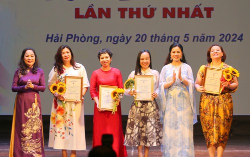 Trao 4 HCV, 3 HCB cho vở diễn dự Liên hoan Nghệ thuật Sân khấu dành cho thiếu niên, nhi đồng