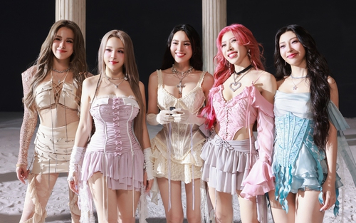 Nhóm 'chị đẹp' LUNAS ra MV đầu tay 'Moonlight'