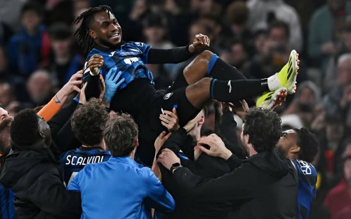 Ademola Lookman: Từ kẻ bị bóng đá Anh quay lưng tới 'người hùng' lập hat-trick vào lưới Leverkusen
