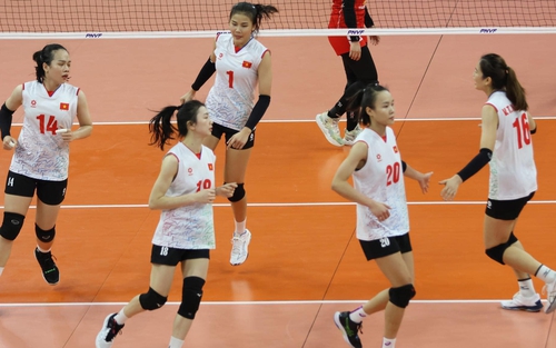 Tuyển bóng chuyền nữ Việt Nam sắp vô địch AVC Challenge Cup 2024 nhưng tranh cãi gay gắt vì một quyết định nhân sự