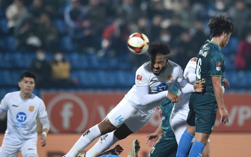 'Siêu nhân' Rafaelson xô đổ nhiều kỷ lục ghi bàn ở V-League