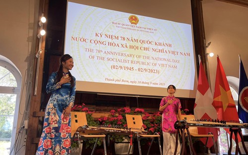 Nghệ sĩ Minh Trang và niềm đam mê kết nối nhạc dân tộc với thế giới