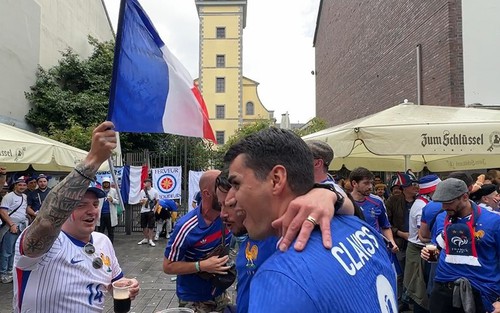 Nhật ký hành trình EURO 2024: Cổ động viên Pháp và Áo hâm nóng trước trận thư hùng ở Dusseldorf
