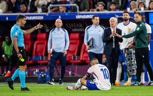 Mbappe bị chỉ trích cố ý ‘câu giờ’ vô lối khi làm điều khó tin này ở trận thắng Áo 