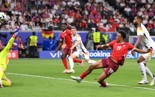 Nhật ký EURO bằng thơ (Đức - Thụy Sĩ 1-1): Toát mồ hôi