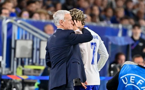 ĐT Pháp lục đục nội bộ trước vòng 1/8, Griezmann có nguy cơ bị HLV Deschamps 'cạch mặt'